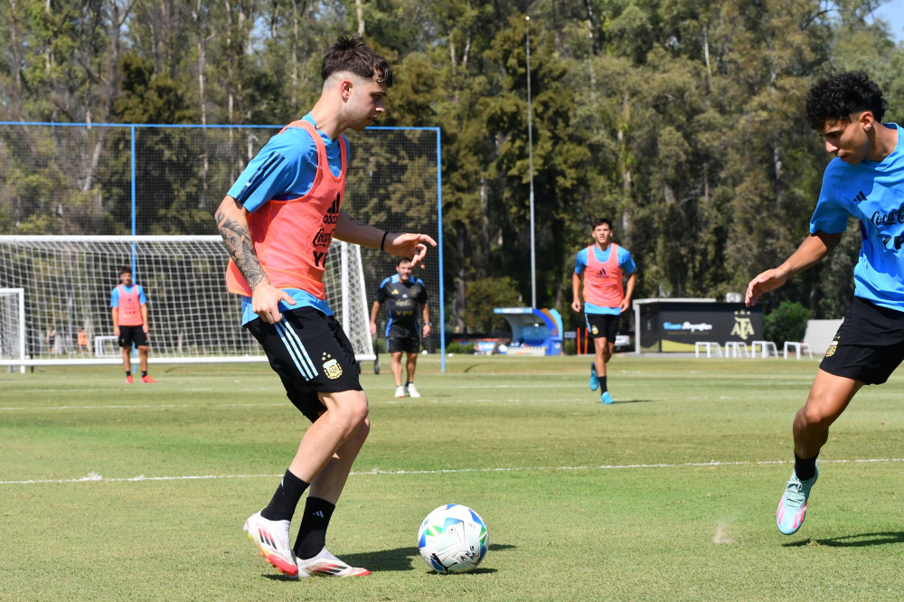 En continuidad de la preparación para el Sudamericano, el plantel realizó una práctica con el Club San Lorenzo