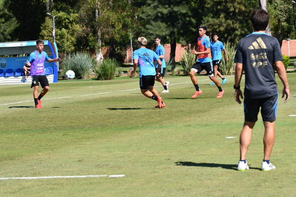 La Selección Sub 17 entrenó por la mañana en el Predio Lionel Messi