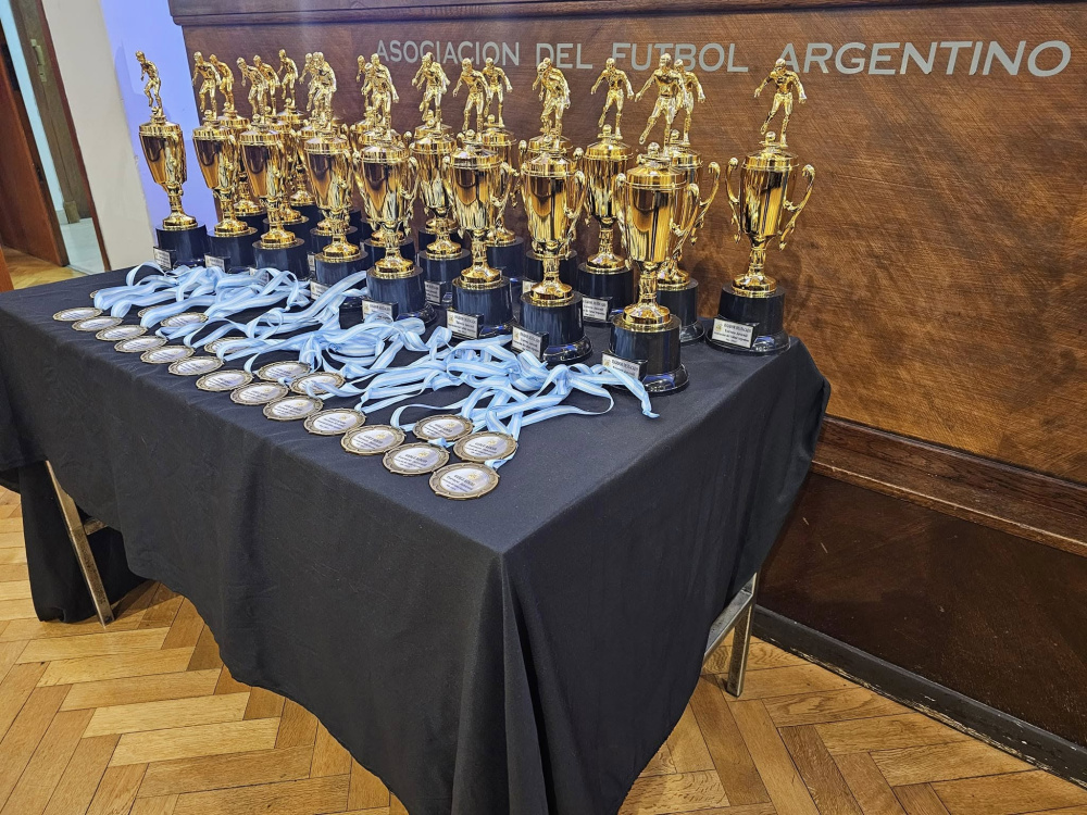 Tarde de distinciones para los Juveniles de Primera Nacional