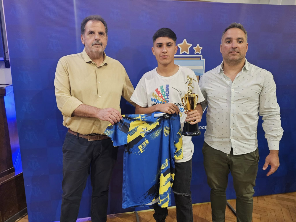 Tarde de distinciones para los Juveniles de Primera Nacional