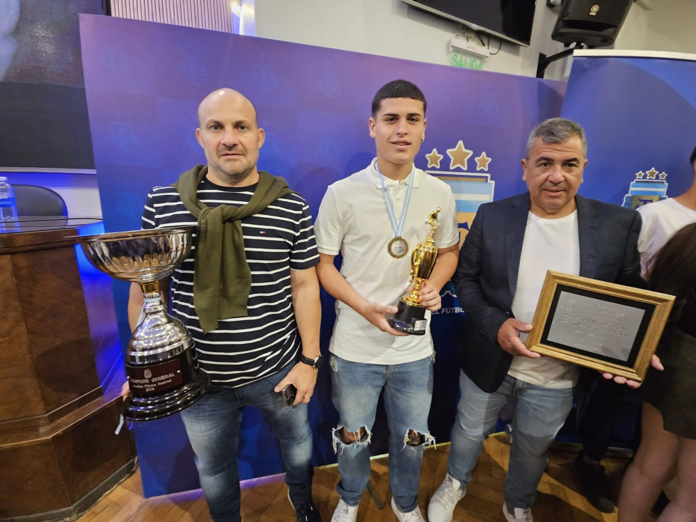 Tarde de distinciones para los Juveniles de Primera Nacional