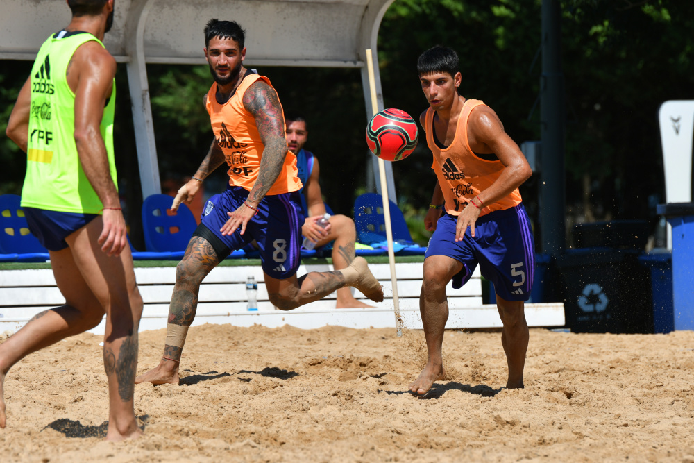 A un mes de su debut en la Copa América 2025, la Selección de Fútbol Playa entrenó en el Predio Lionel Messi