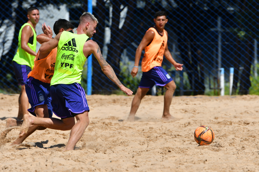 A un mes de su debut en la Copa América 2025, la Selección de Fútbol Playa entrenó en el Predio Lionel Messi