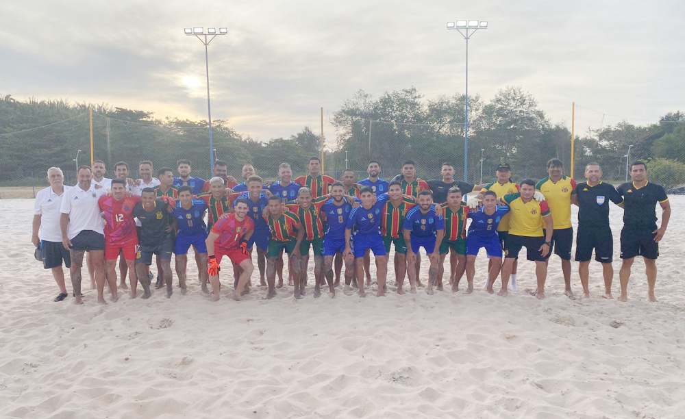 La Selección Argentina realizó una práctica de fútbol con el Club Sampaio Correa