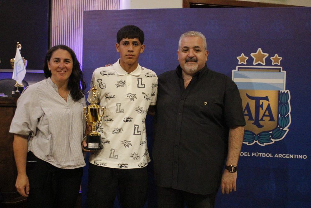 Fútbol Juvenil: entrega de distinciones en la Primera C