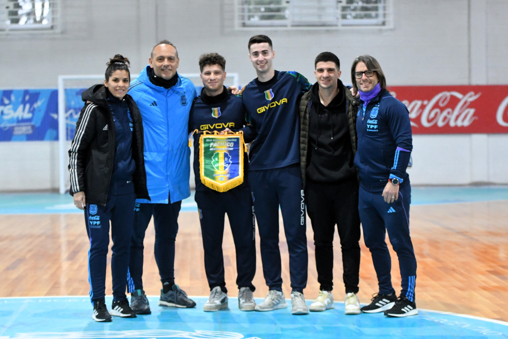 Práctica con Club Pacífico para completar la semana de trabajo de la Selección Sub 20 Femenina de Futsal