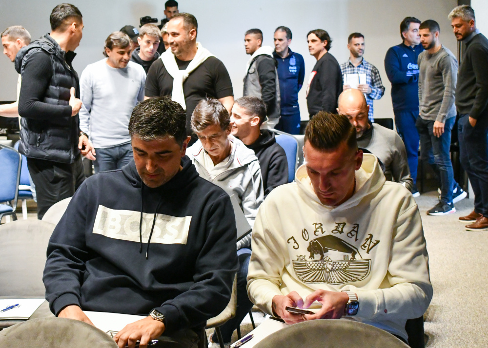 La Dirección Nacional de Arbitraje informó a los clubes acerca de la implementación de la directriz "Solo Capitanes"